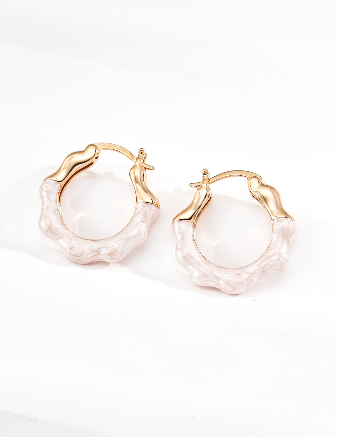 Vintage gold plated wave hoop earrings featuring half fluid metal and half glossy pearlescent white enamel finishes