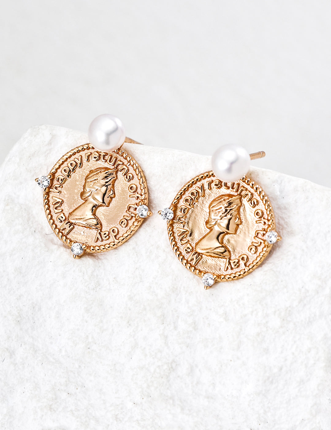 Vintage gold queen cameo zirconia pearl stud earrings