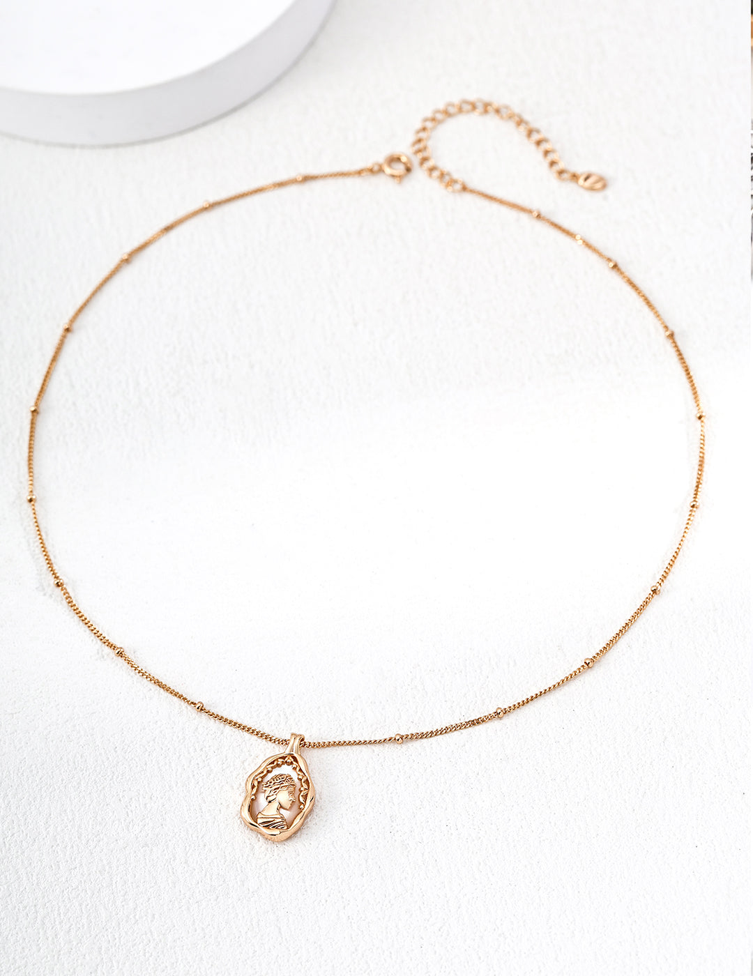 Gold vintage queen cameo pendant necklace with natural mother of pearl shell