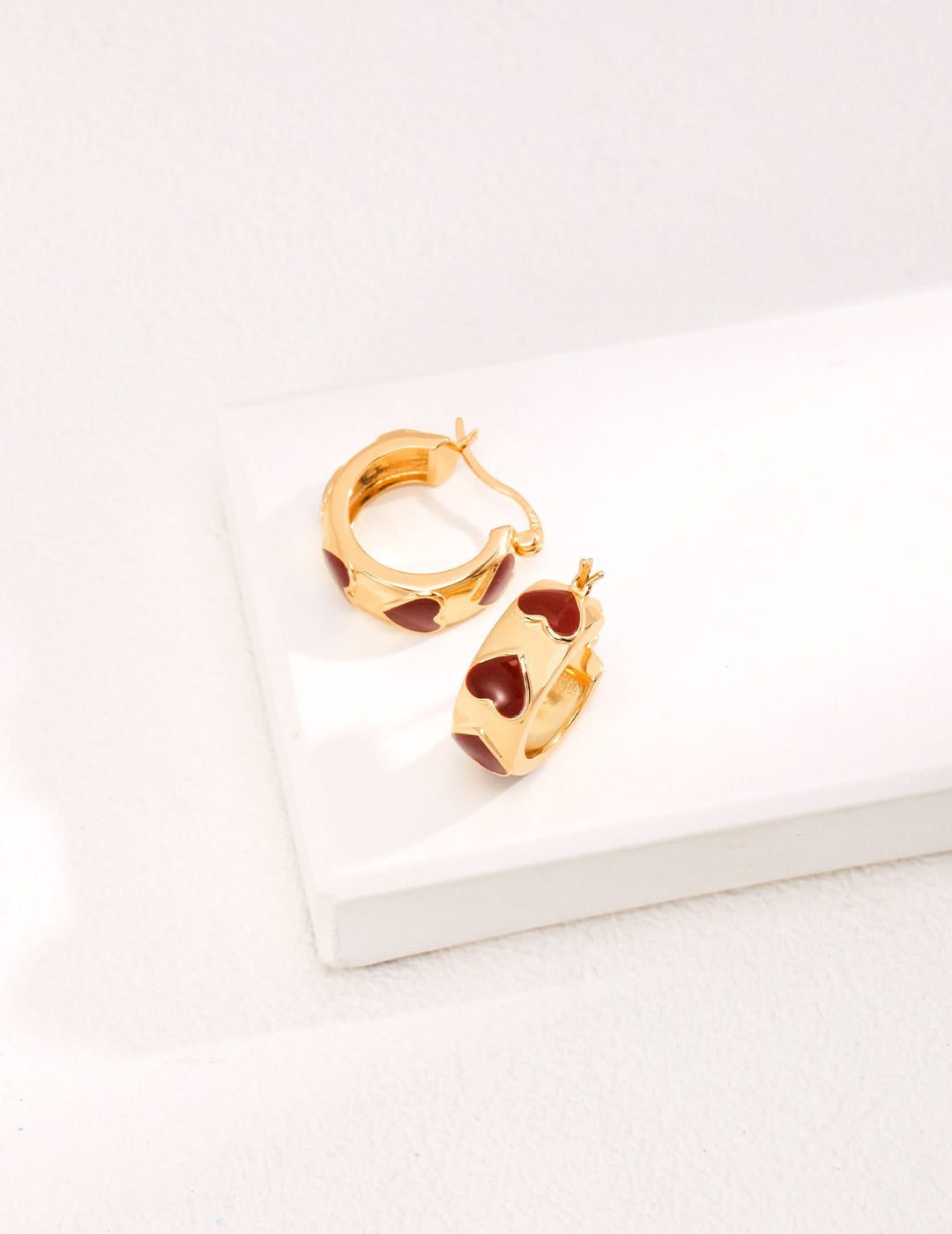 Dare To Sparkle - Avant-garde geometric heart stud earrings featuring asymmetrical cutout fluid metallic loops with high-polished black and white enamel inlay