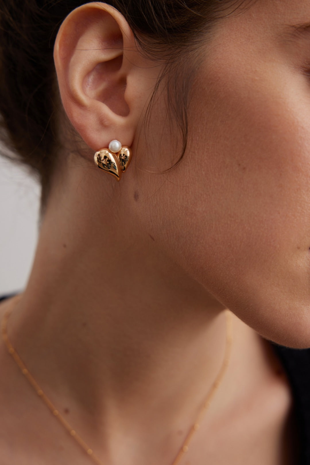 The "Luminous Embrace" Heart Hoop Earrings - Sculpted S925 Silver & Pearl Drop